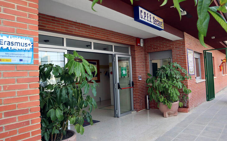 Benidorm beca por primera vez la escuela de verano a ocho menores con necesidades específicas severas en el CPEE El Secanet